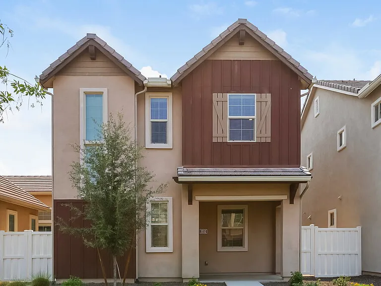 2252 S Osborn Ln — Photo 1
