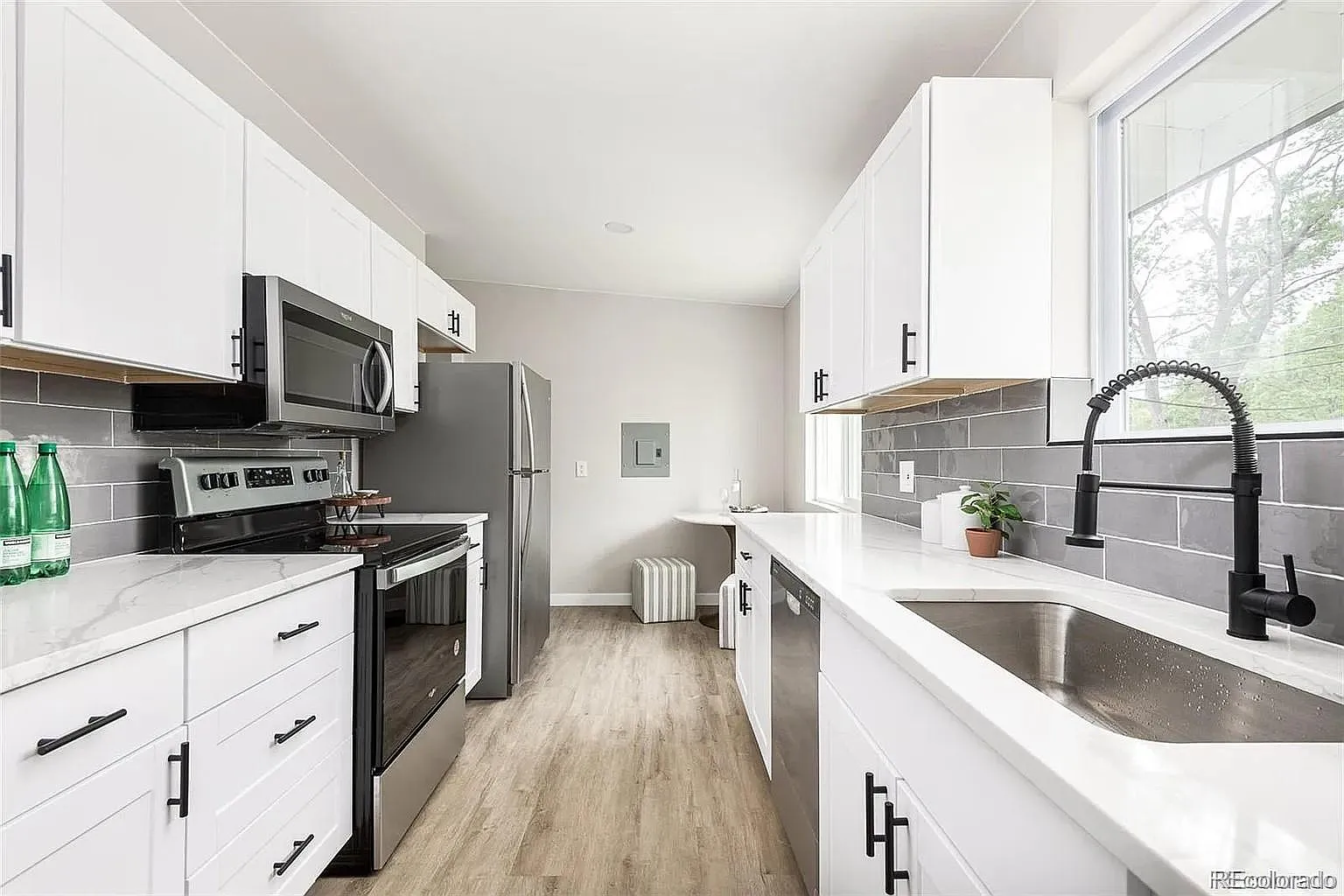 5 bed, 1700 sqft, $3,300 — Photo 2