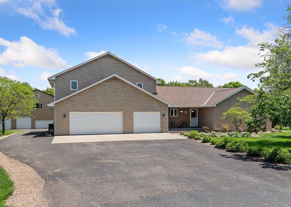 1st image of 14240 Shadow Wood Dr