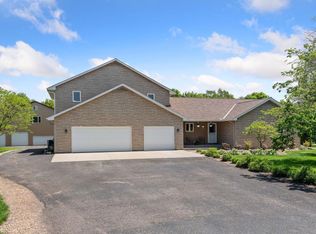 14240 Shadow Wood Dr, Rogers, MN 55374