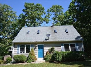 18 Old Courthouse Rd, Tisbury, MA 02568