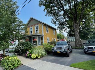 18 Hutchins St, Saratoga Springs, NY 12866