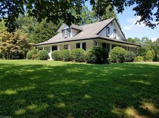 202 Laurel Heights Trl, Mount Airy, NC 27030