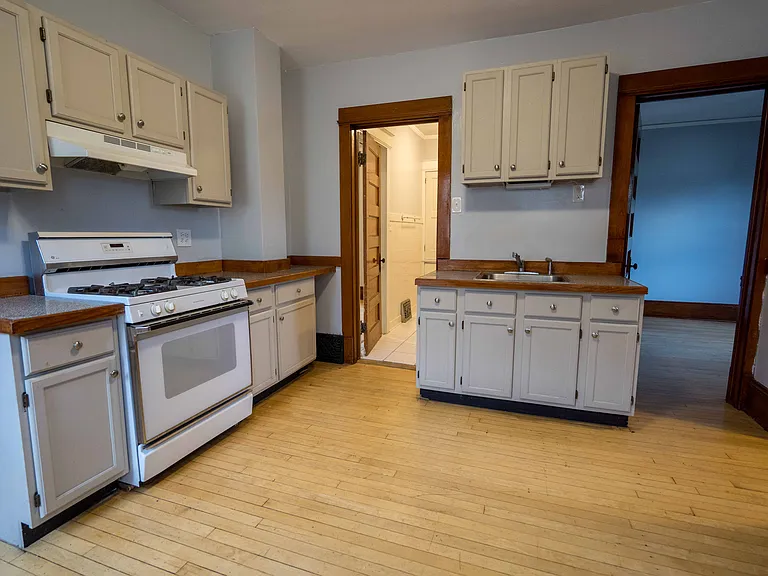 2942 N Newhall St #2942 — Photo 2