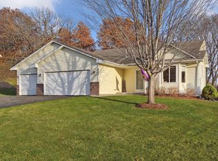 991 Sunny Ridge Dr, Carver, MN 55315