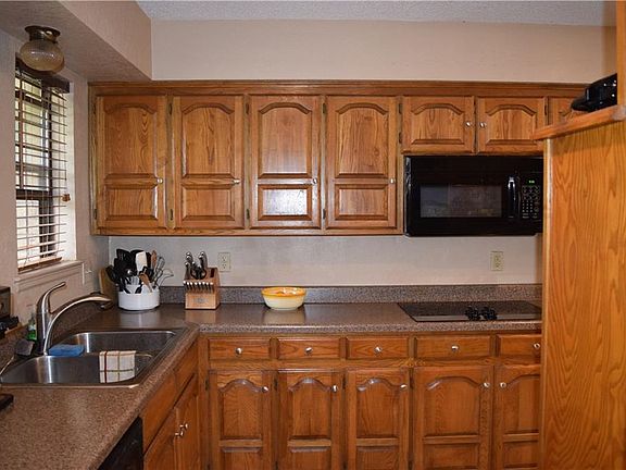 3rd image of 216 Pueblo Dr