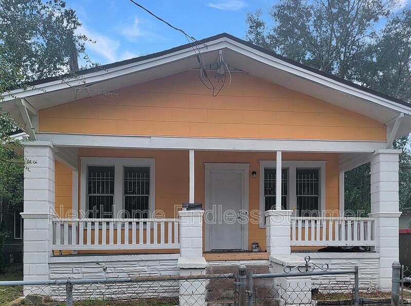 1st image of 423 Broward St