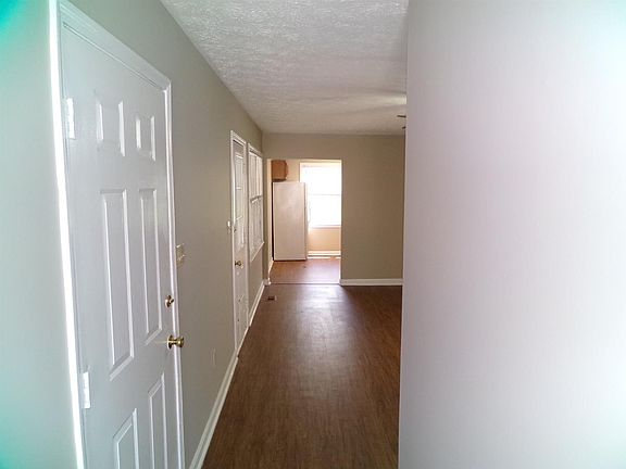 3rd image of 211 Donalynn Dr