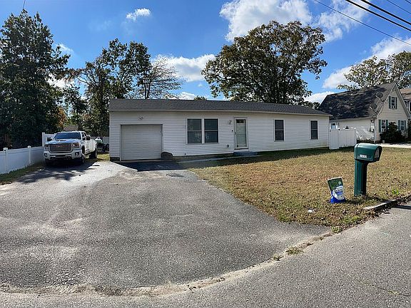 2nd image of 2333 South St