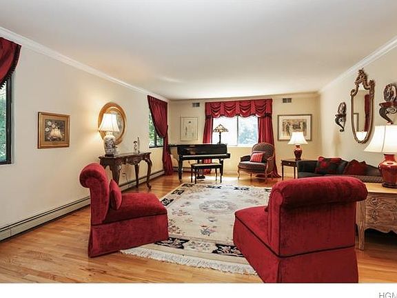 3rd image of 7 Pea Pond Ln
