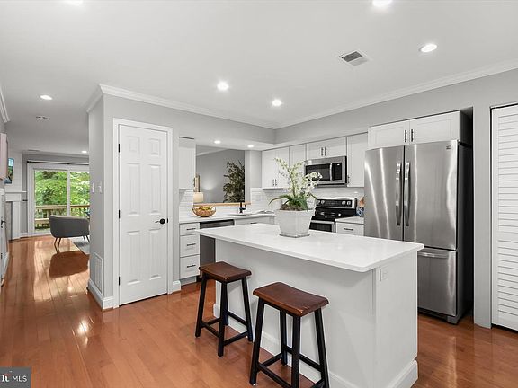 5th image of 10525 Englishman Dr #178