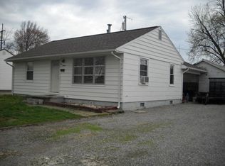1016 Smith St, Carmi, IL 62821