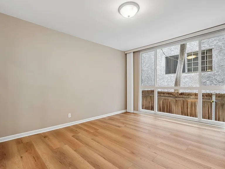 116 N Wetherly Dr — Photo 39