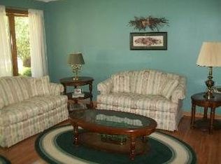 5 Pleasant St, Hoffman Estates, IL 60169