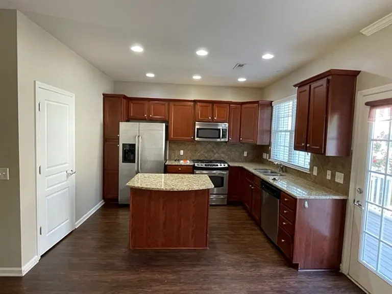 1054 Drayton Ct — Photo 8
