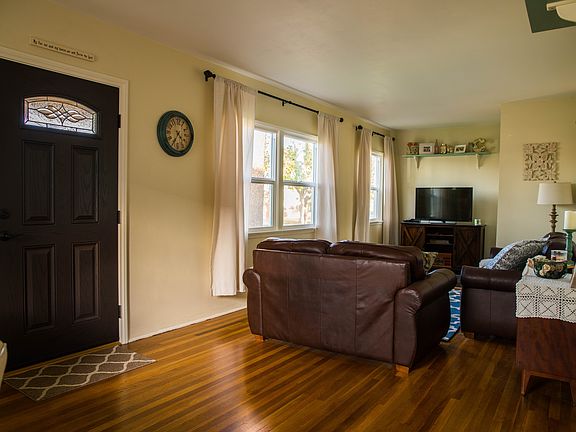 5th image of 208 W Francis St