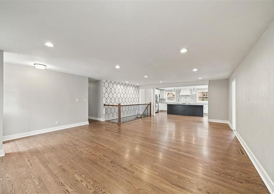 7612 Maple St, Prairie Village, KS 66208 | Zillow