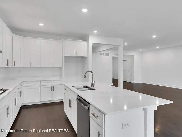 110 Woolley Ct — Photo 13