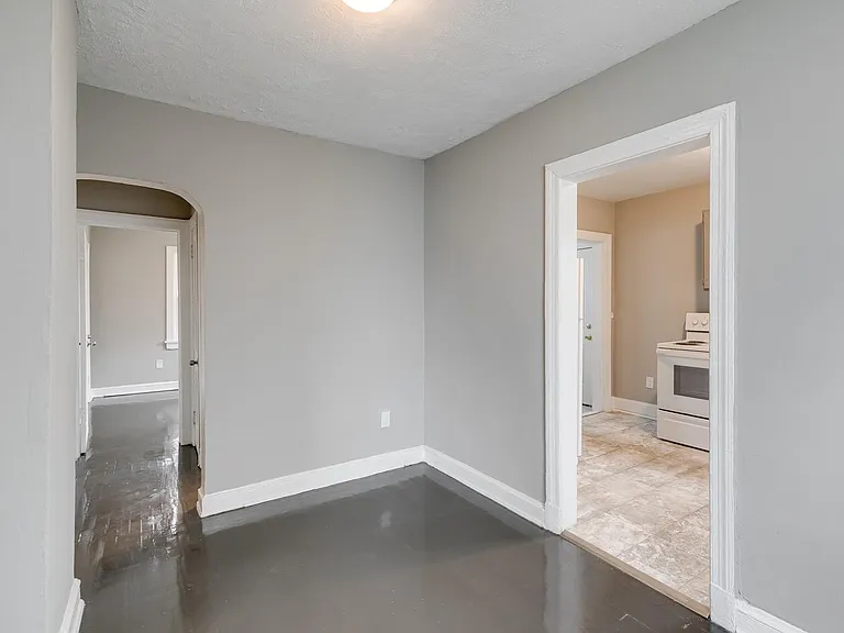 2106 Harwood St — Photo 5