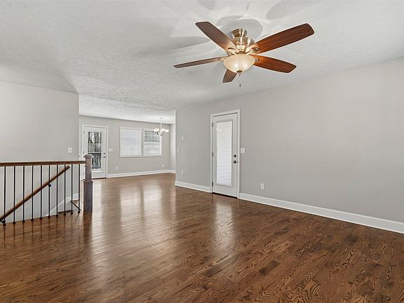 4th image of 347 Marcrum Ln