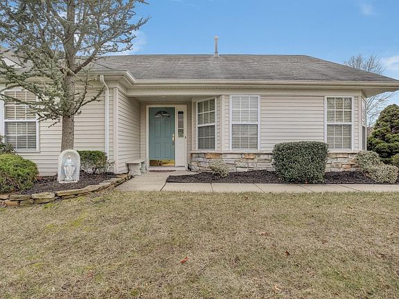 3rd image of 31 Valley Stream Ln