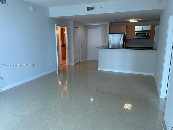 5th image of 300 Biscayne Blvd #32