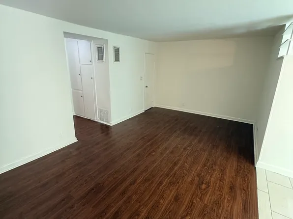 5233 Riverton Ave APT 4, North Hollywood, CA 91601