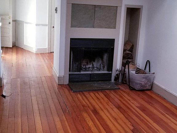 2nd image of 214 Duke Of Gloucester St