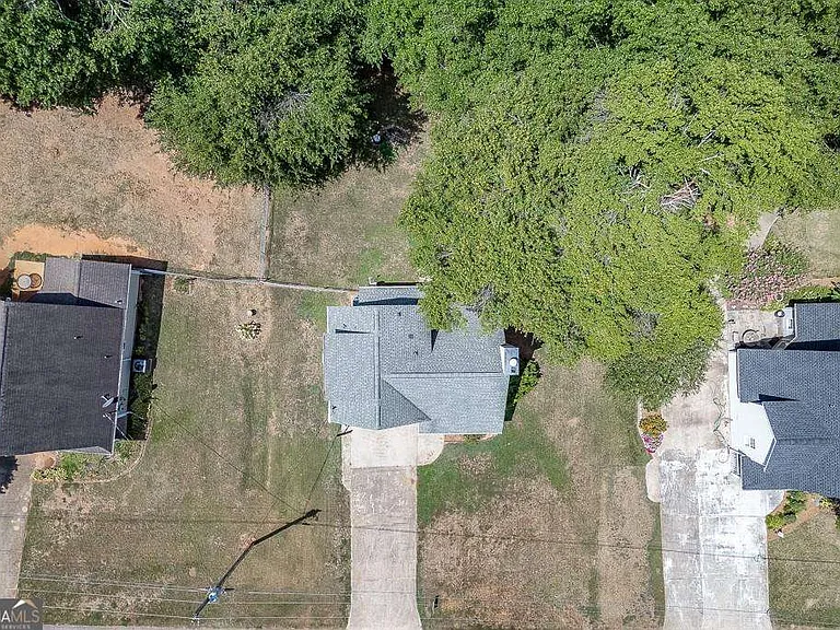 932 Clayton St — Photo 31