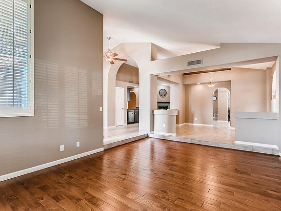 5th image of 1208 E Seminole Dr