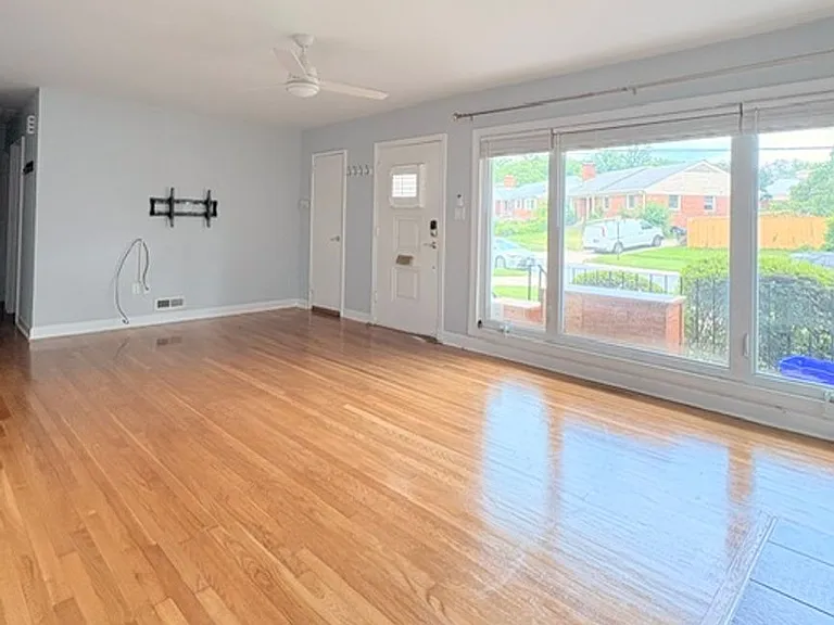9714 Admiralty Dr — Photo 5