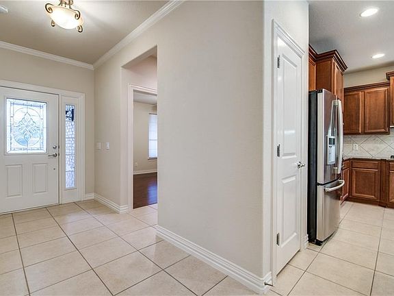 5th image of 569 Birch Valley Ct