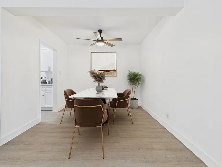 Sepulveda Apartments — Photo 3