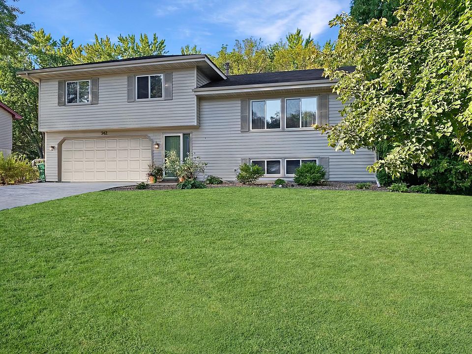 1st image of 742 Greendale Ln
