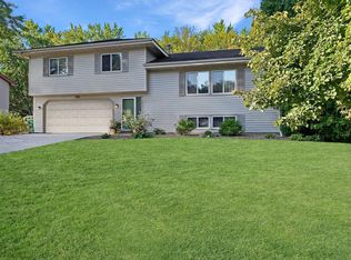 742 Greendale Ln, Vadnais Heights, MN 55127