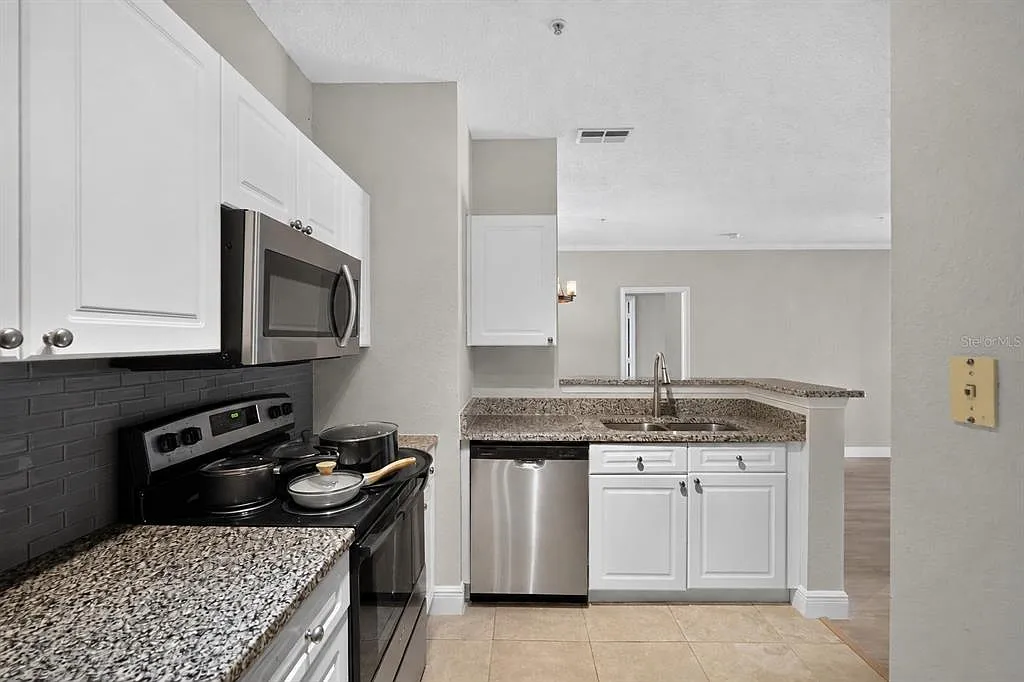 2 bed, 2.0 bath, 1083 sqft, $1,950 — Photo 4
