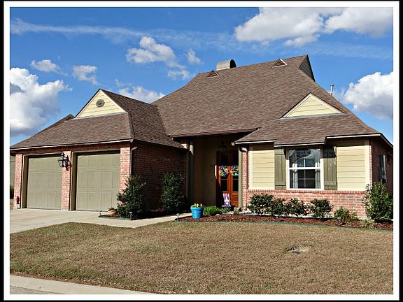 2nd image of 401 La Villa Cir