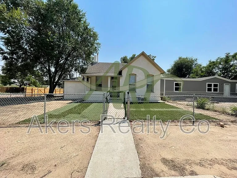 920 Damson St — Photo 1