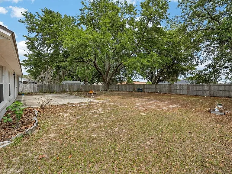 10748 Siena Dr — Photo 43
