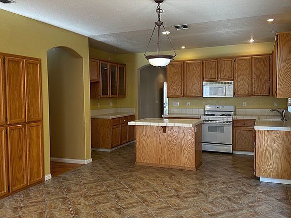 5th image of 2200 Galen Dr