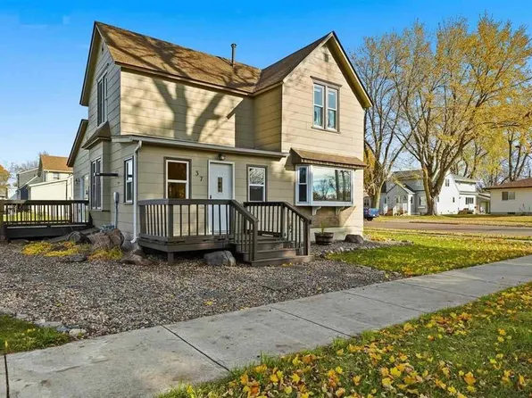 37 5th St SE, Wells, MN 56097