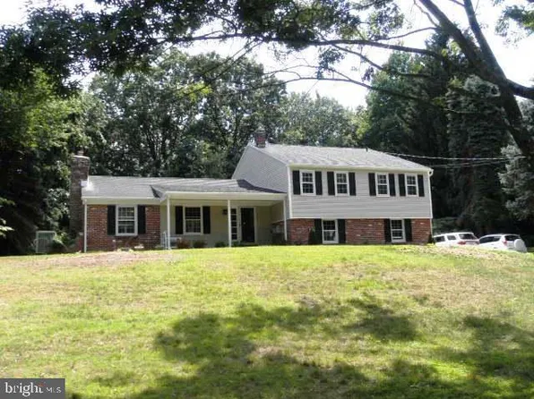 14 Castle Rock Dr, Havertown, PA 19083