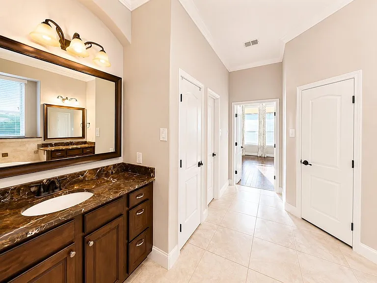 127 Lindenberry Cir — Photo 15