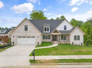 1707 Myerwood Dr, High Point, NC 27262