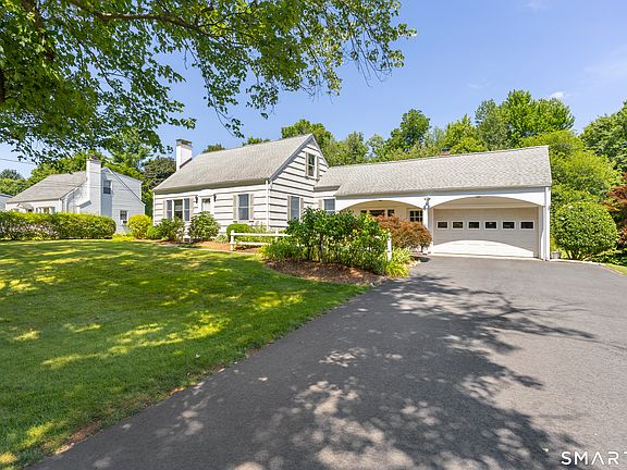 2nd image of 460 Oak Avenue