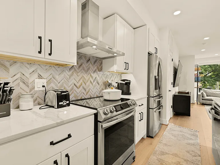 4129 8th St NW #1 — Photo 5