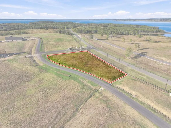 438 Lakeshore Ter, Windom, TX 75492