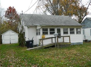 913 N Epworth St, Wayne City, IL 62837