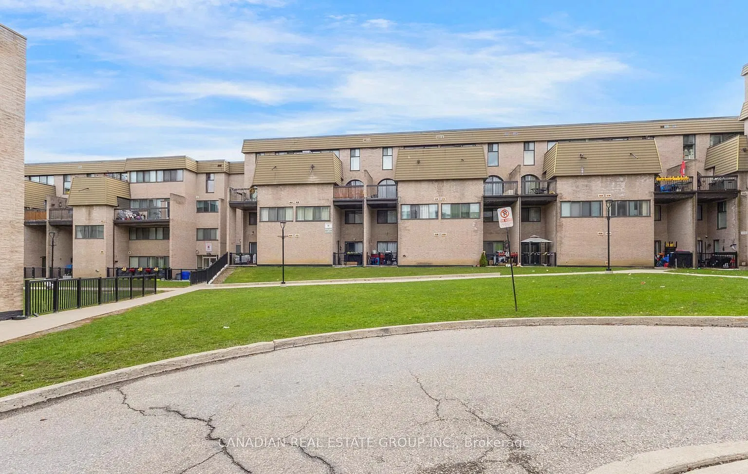 3 bed, $2,900 — Photo 1