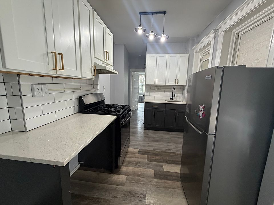 1st image of 102 Romaine Ave APT 3